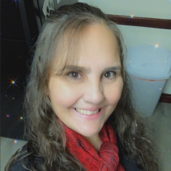 Meet your Posher, Cindy - Picture 2 of 2